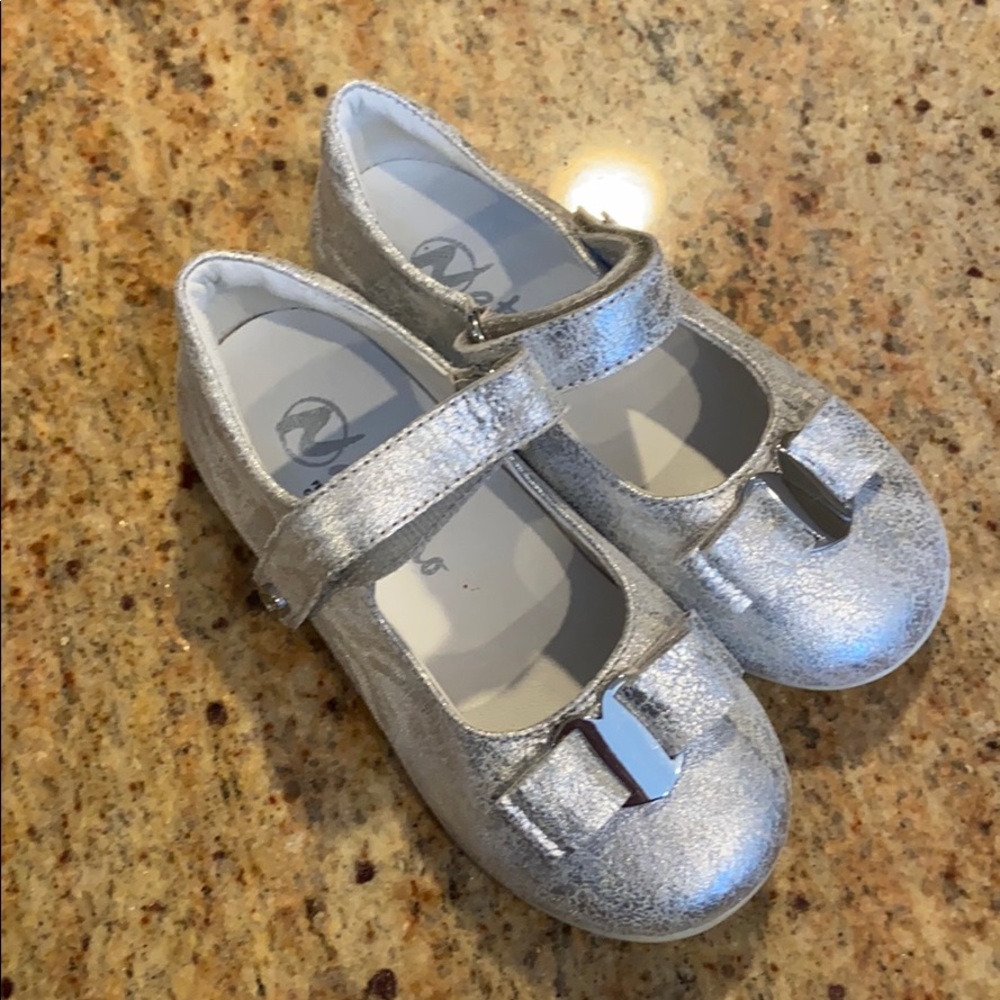 Brand new silver girls Naturino dress shoes size24